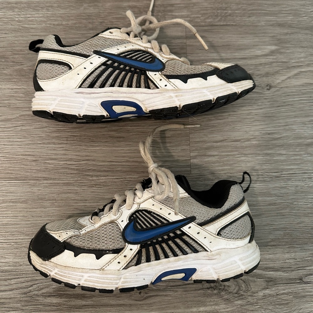 Nike Kids Sneakers in White and Blue Size 1.5 Boys